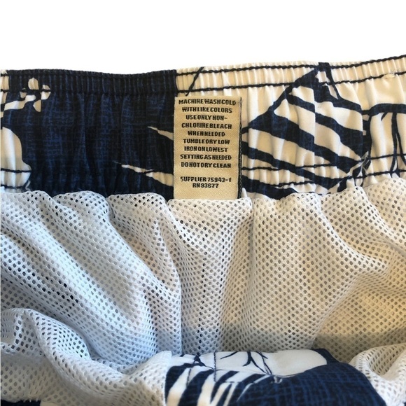 St. John’s Bay Men’s Swim Trunks Size XL Blue White Hawaiian Print 10” Inseam - Picture 6 of 6